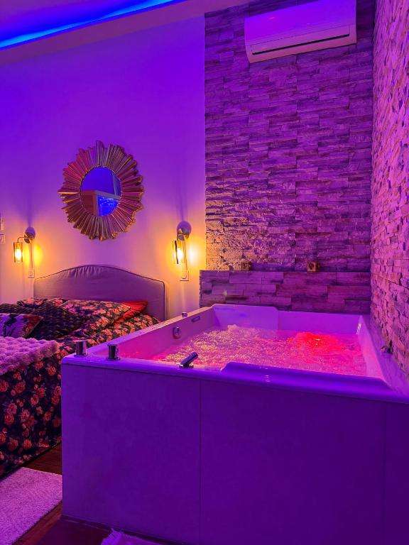 Baignoire Balnéo - Appartement Spa Edelweiss - Spa Privatif Dijon