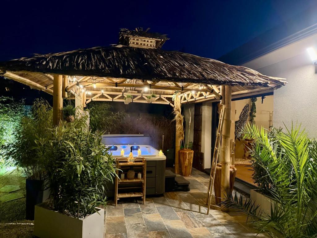 Extérieur nuit - L'Escale à Bali