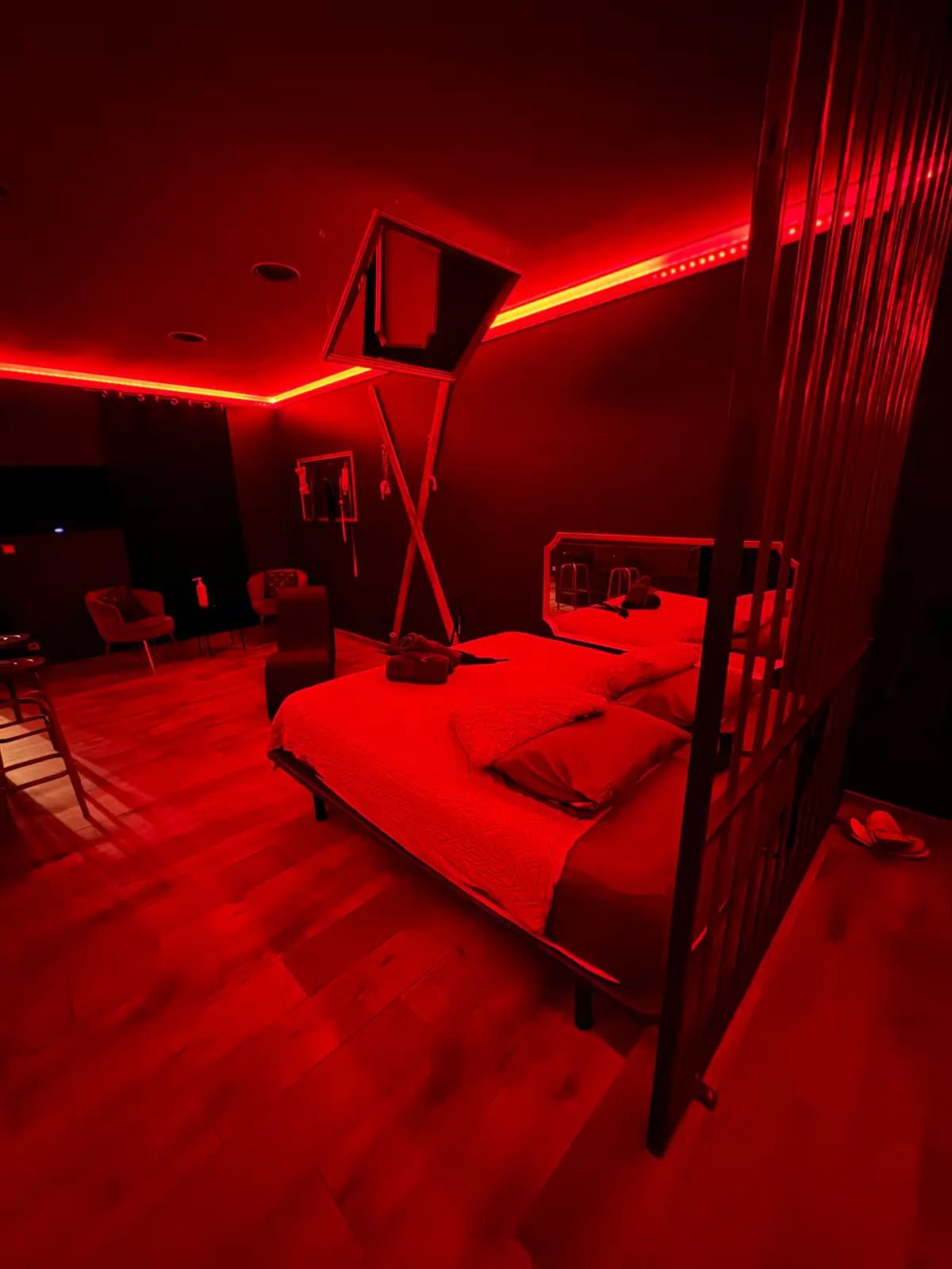 Suite Ambiance Rouge - Suite 50 Nuances - L'Everest Rooms