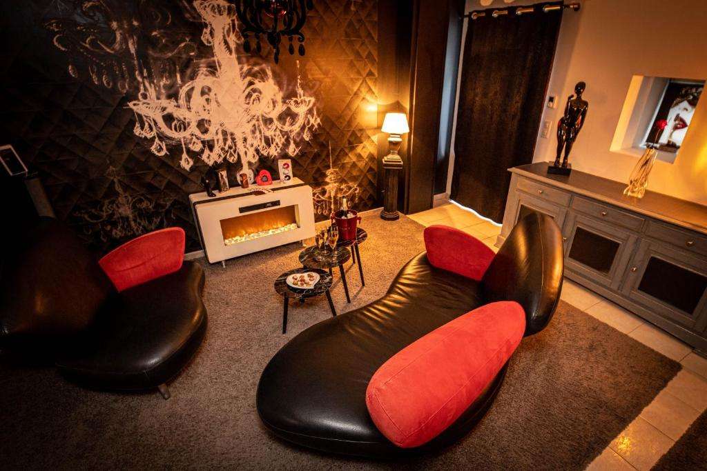Salon avec Cheminée d'ambiance - Nuances d’Alcôves