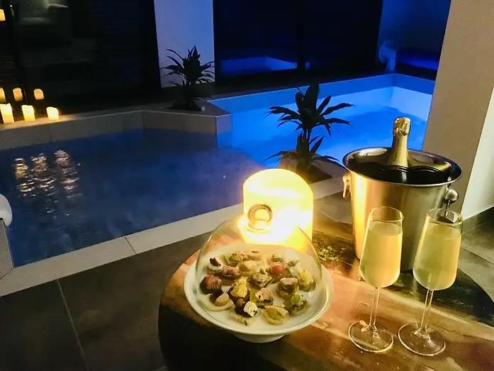 Diner piscine - Gîte le Cocon