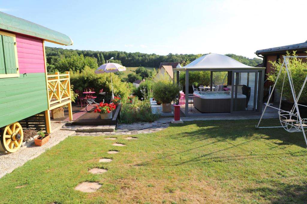 Jardin & Jacuzzi - Roulotte la Dominique