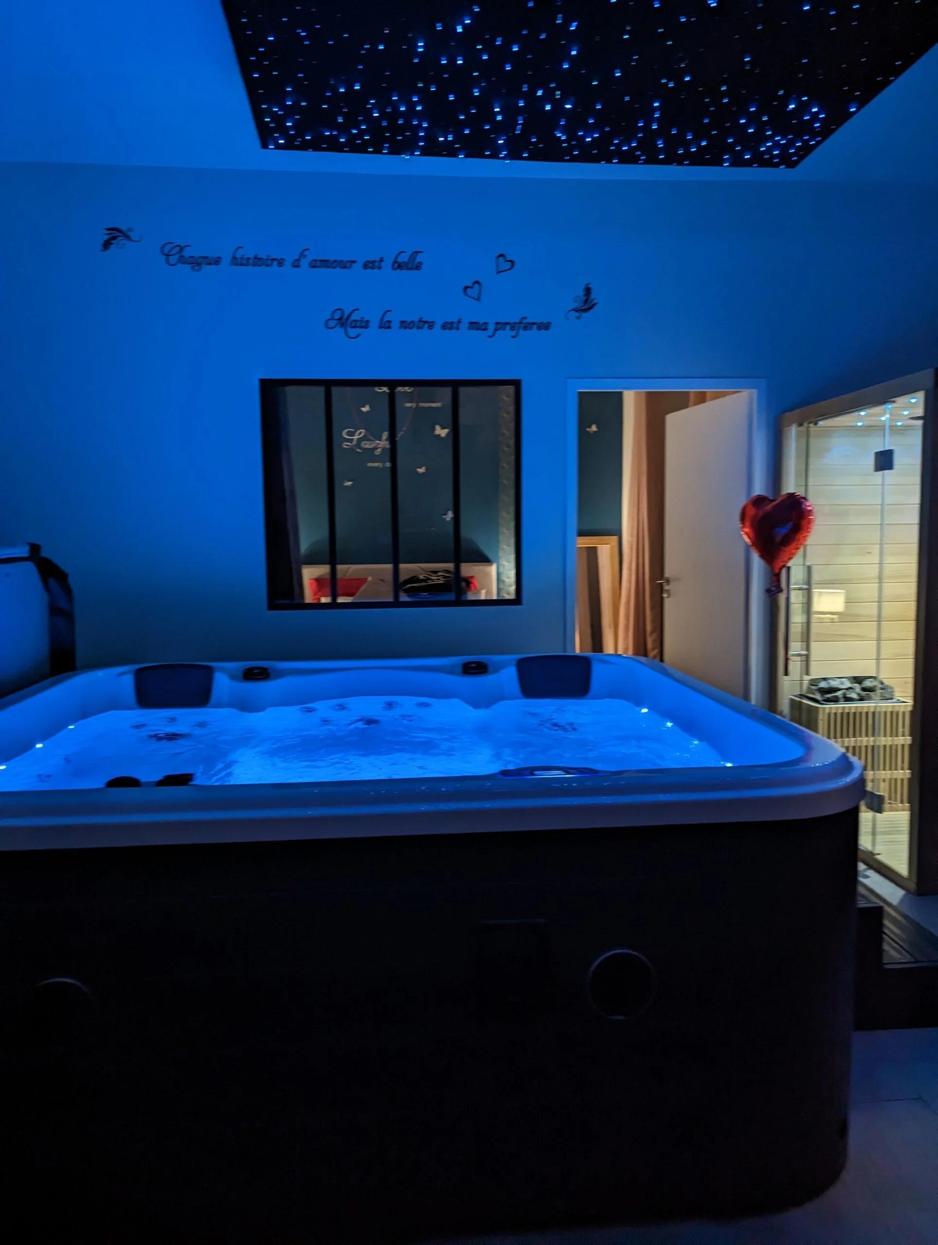 Ambiance Lumineuse - Jacuzzi - Le Romantik'