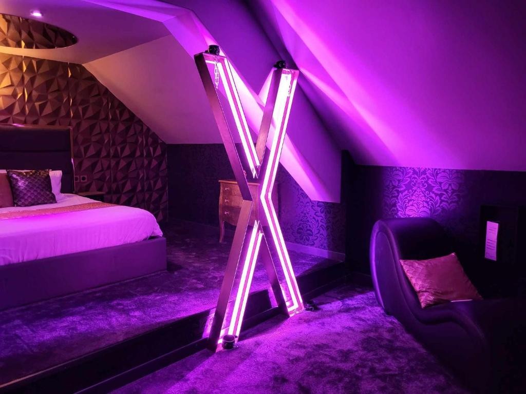 La Suite de L'Élixir à Argentré-du-Plessis avec jacuzzi privatif - Chambre romantique pour couple