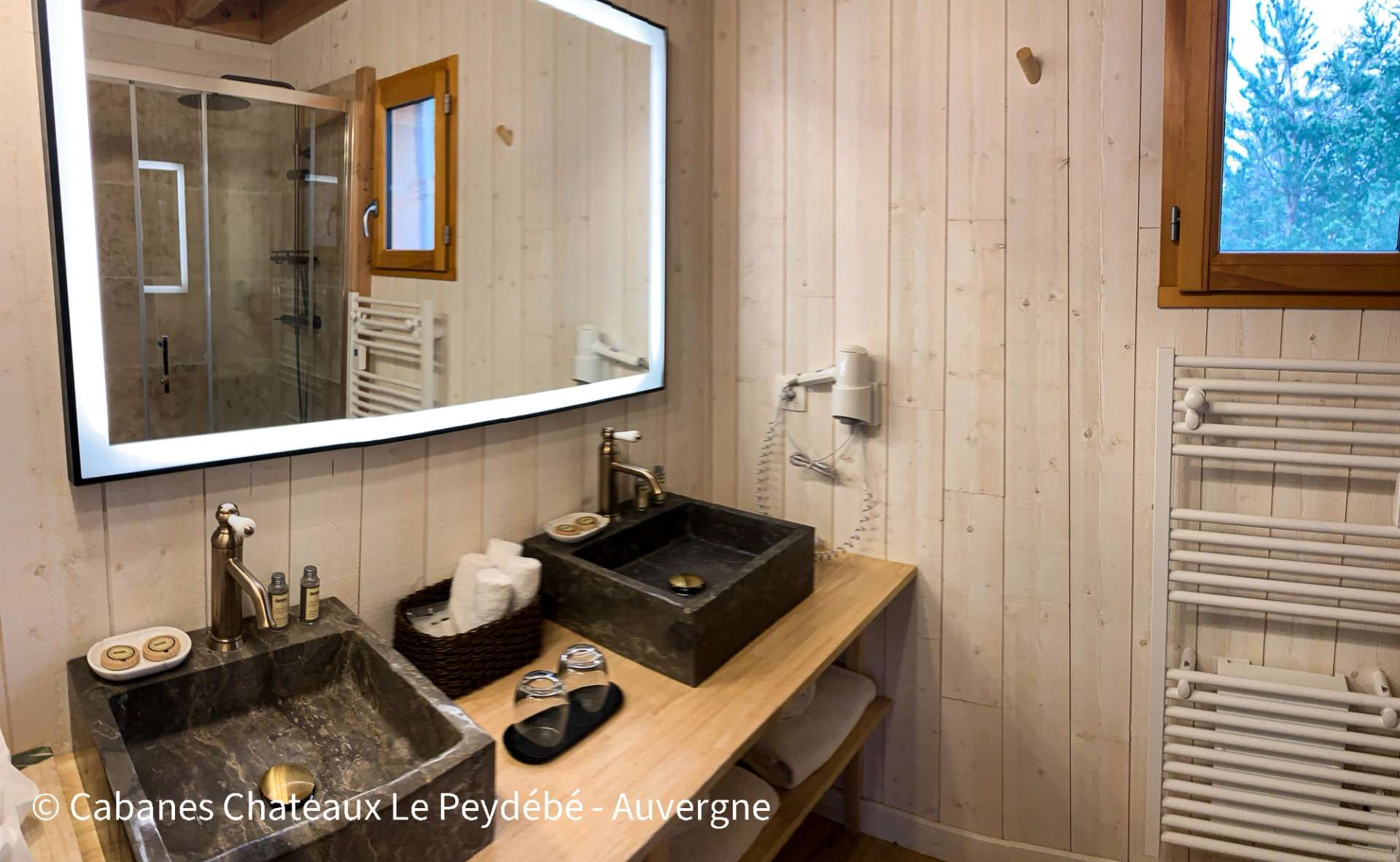 Salle d'eau - Cabanes Châteaux Peydébé & Spa