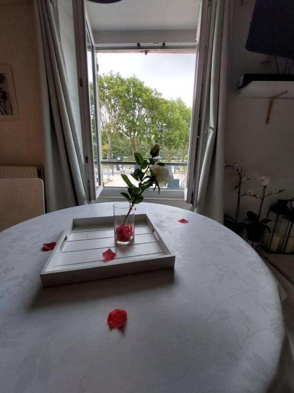 Coin repas - Love Room White - Les Délices Rooms