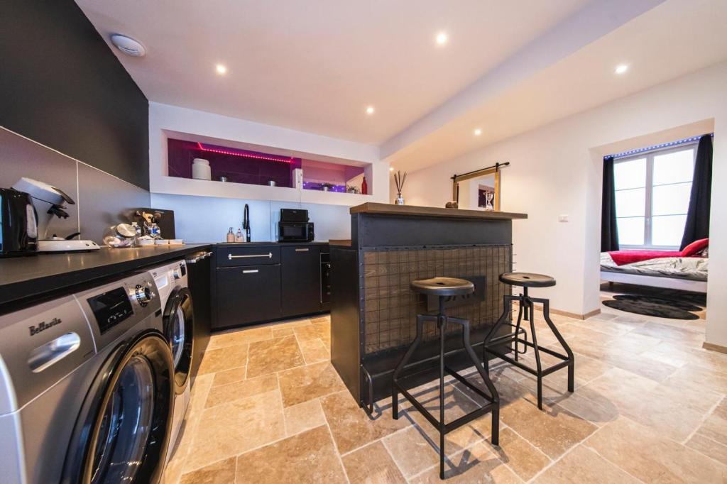 Cuisine & Coin repas - L'Appart'Détente - Love Room Tours