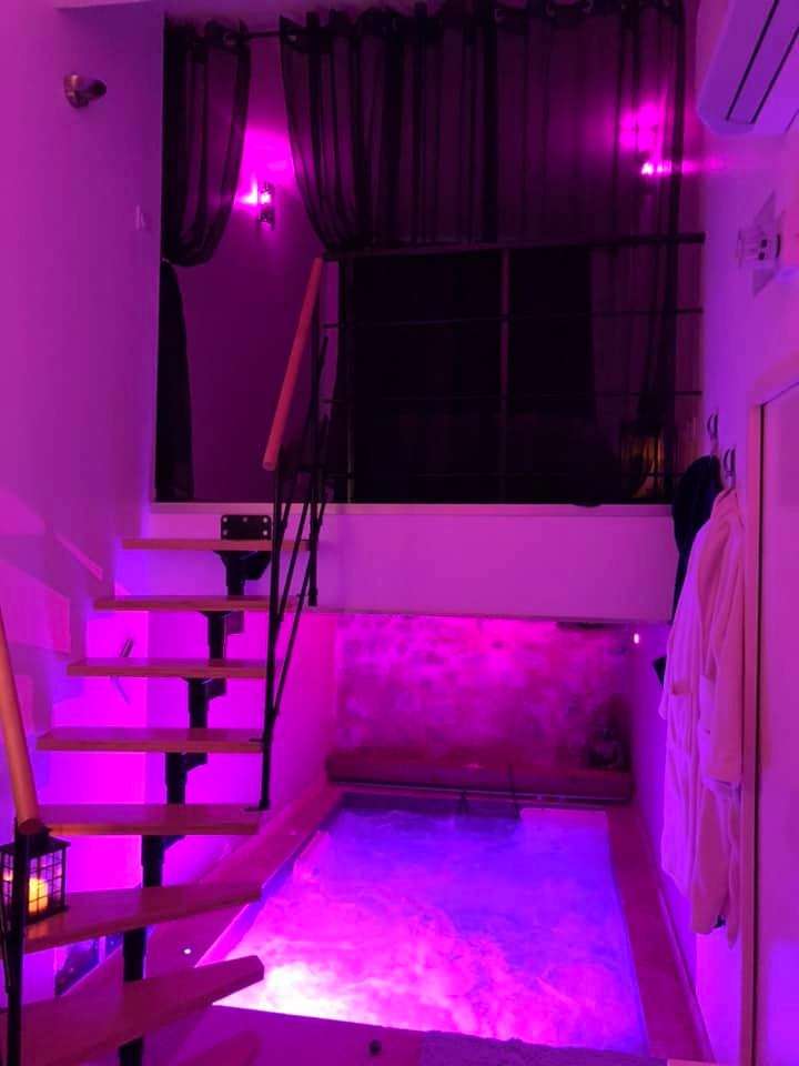 Jacuzzi  & Mezzanine - Dreams Love Orgon