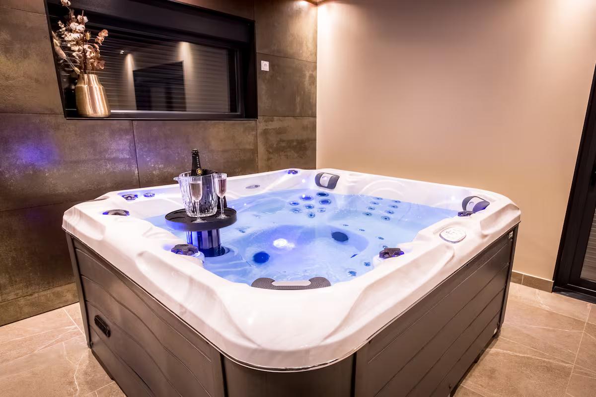 Spa - Jacuzzi - Le Clandestin Cambrai