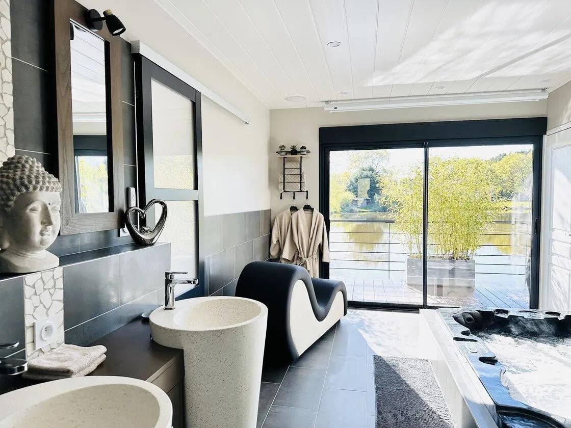 Salle de Bain avec Jacuzzi - Le Colombier - L'Étang du Vieux Doyenné