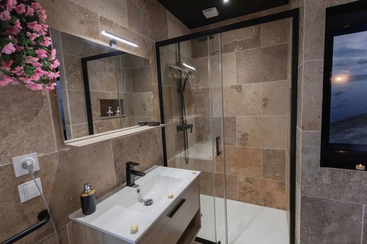 Salle d'eau - L'Expérience Love Room Amazonie