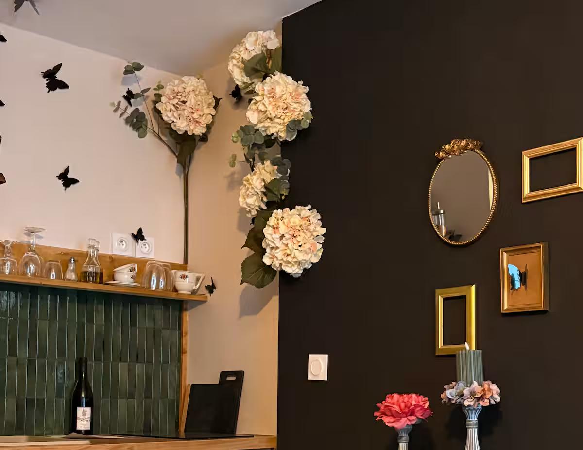 Décoration Baroque & Kitchenette - Studio Clair de Lune - Votre Expérience Insolite