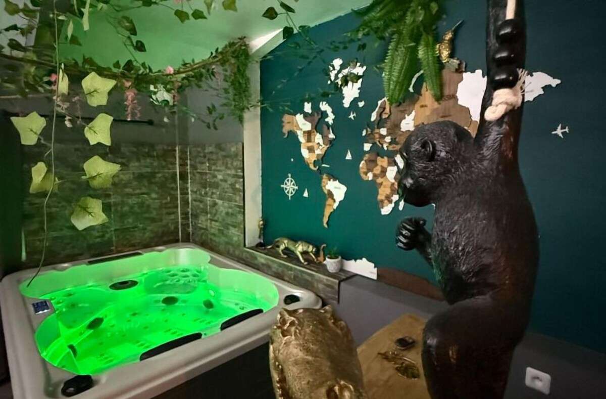Vue Jacuzzi - Love Room Amazone - L'Everest Rooms