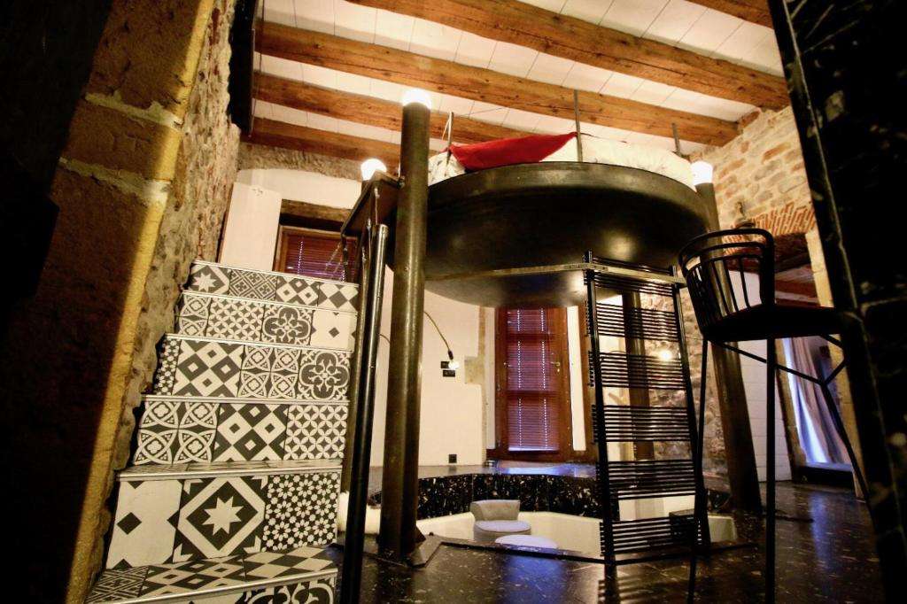Escalier vers le lit - Le Clos de Sainte Croix