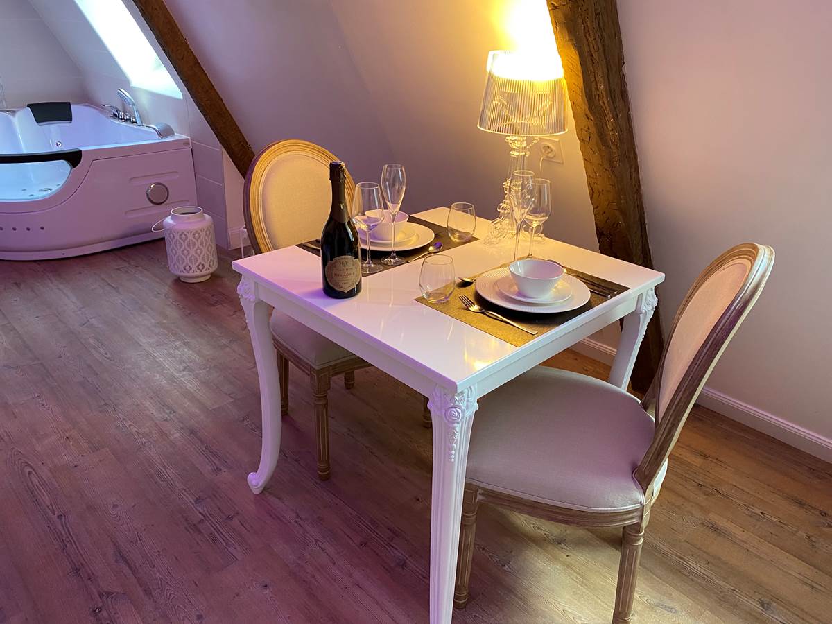 Coin repas - Suite Sweet Love - Résidence du Pélican