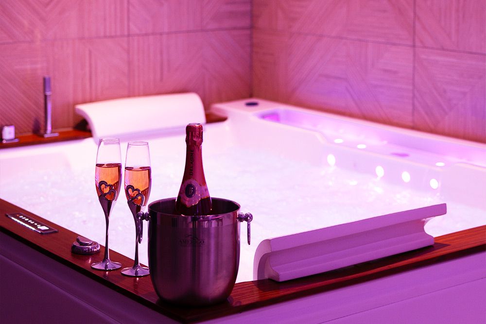 Baignoire Balnéo - La Suite Héra - L'Olympe des Sens