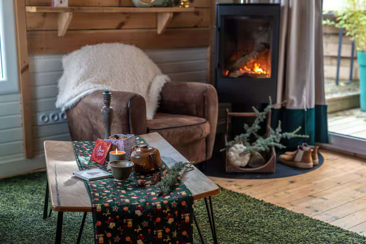 Salon & Poêle à Bois - Châlet Nature & Spa - Votre Expérience Insolite