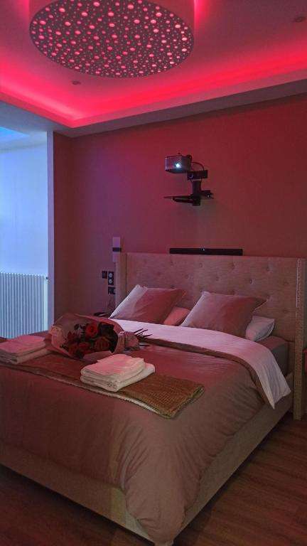 Lit King Size - Appartement Deluxe by XELA