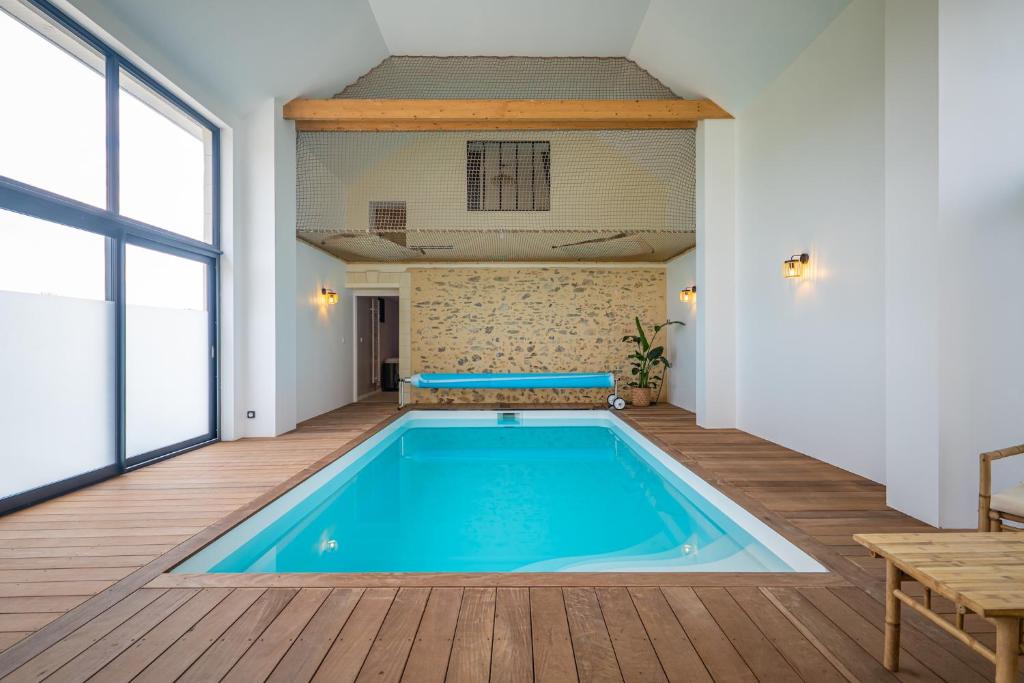 La Grange de Clyna à Parigné-l'Évêque avec jacuzzi privatif - Chambre romantique pour couple