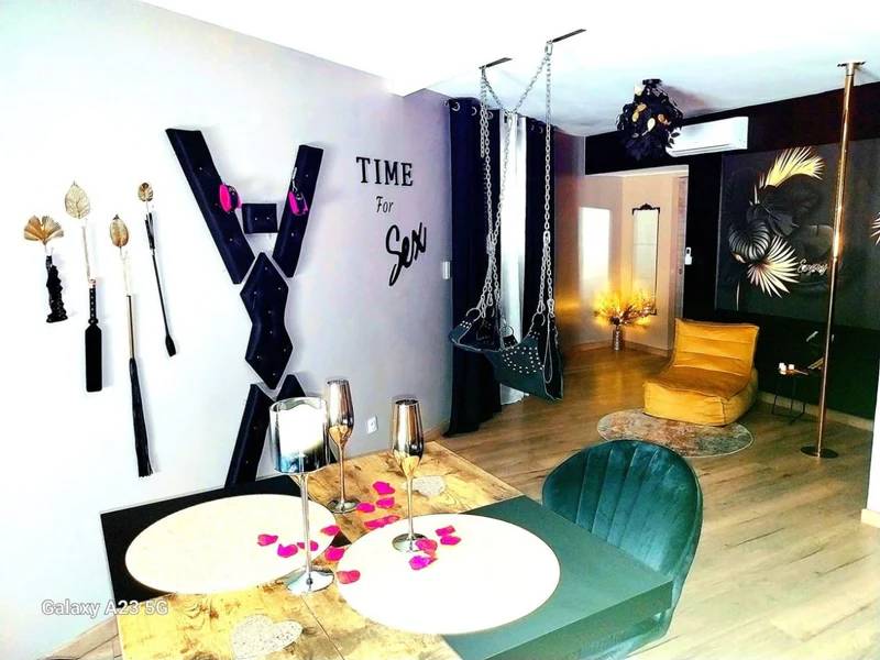 Enjoy Love Room - Love Room