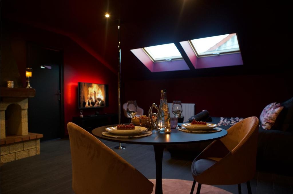 Amour & Tentation à La Ville-du-Bois - Chambre romantique pour couple