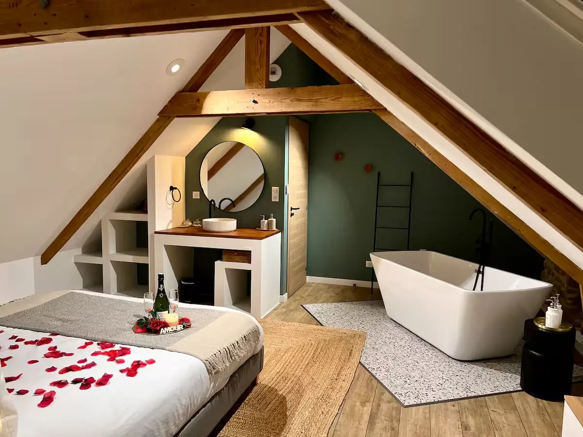 Le Nid KalyÔpée à Quimperlé avec jacuzzi privatif - Chambre romantique pour couple