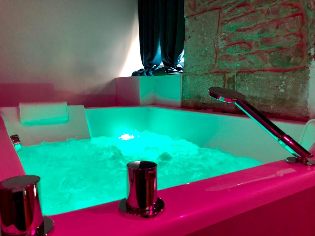Baignoire Balnéo - Appartement Luxury Spa - Spa Privatif Dijon
