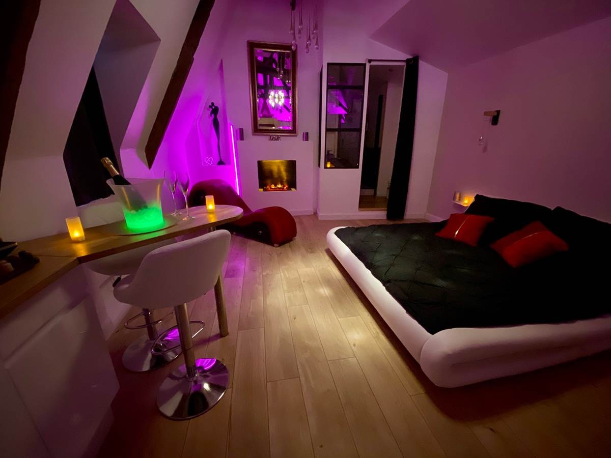 Spicy Kiss - Résidence du Pélican à Lannion avec jacuzzi privatif - Chambre romantique pour couple