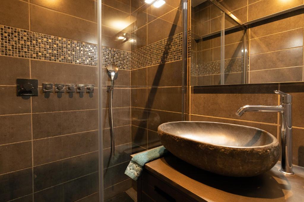 Salle d'eau - Appartement Spa Privatif - Spa Privatif Dijon