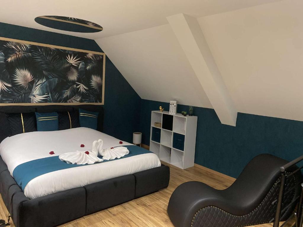 La Secrète Room à Rives d'Andaine avec jacuzzi privatif - Chambre romantique pour couple