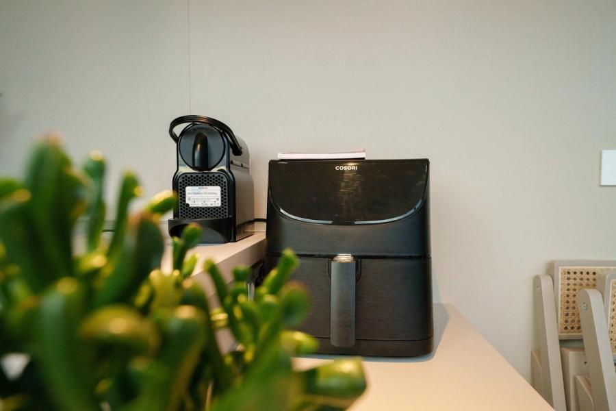 Coffee corner with espresso machine in the Tiramisu tiny house at Coniferis Retreat
