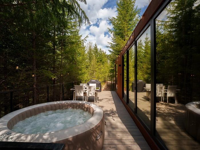 Heated hot tub on the deck Heated hot tub on the deck of the Luna tiny house, surrounded by fir trees