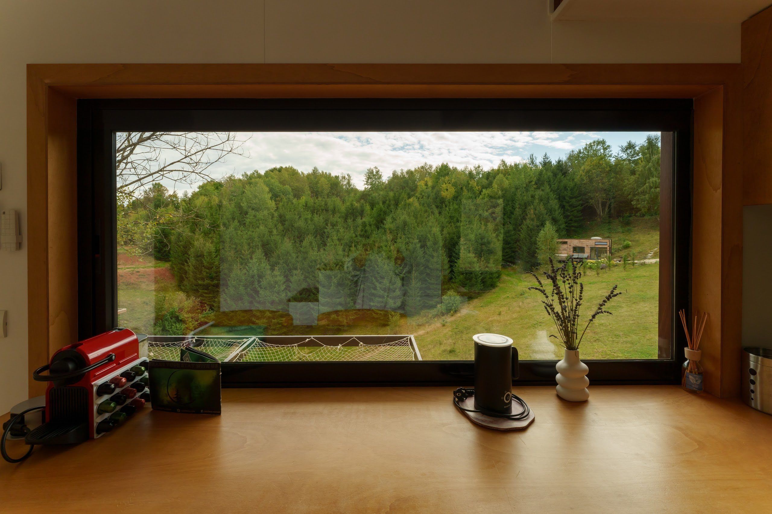 Panoramic window with mountain views from the Dyno cabin