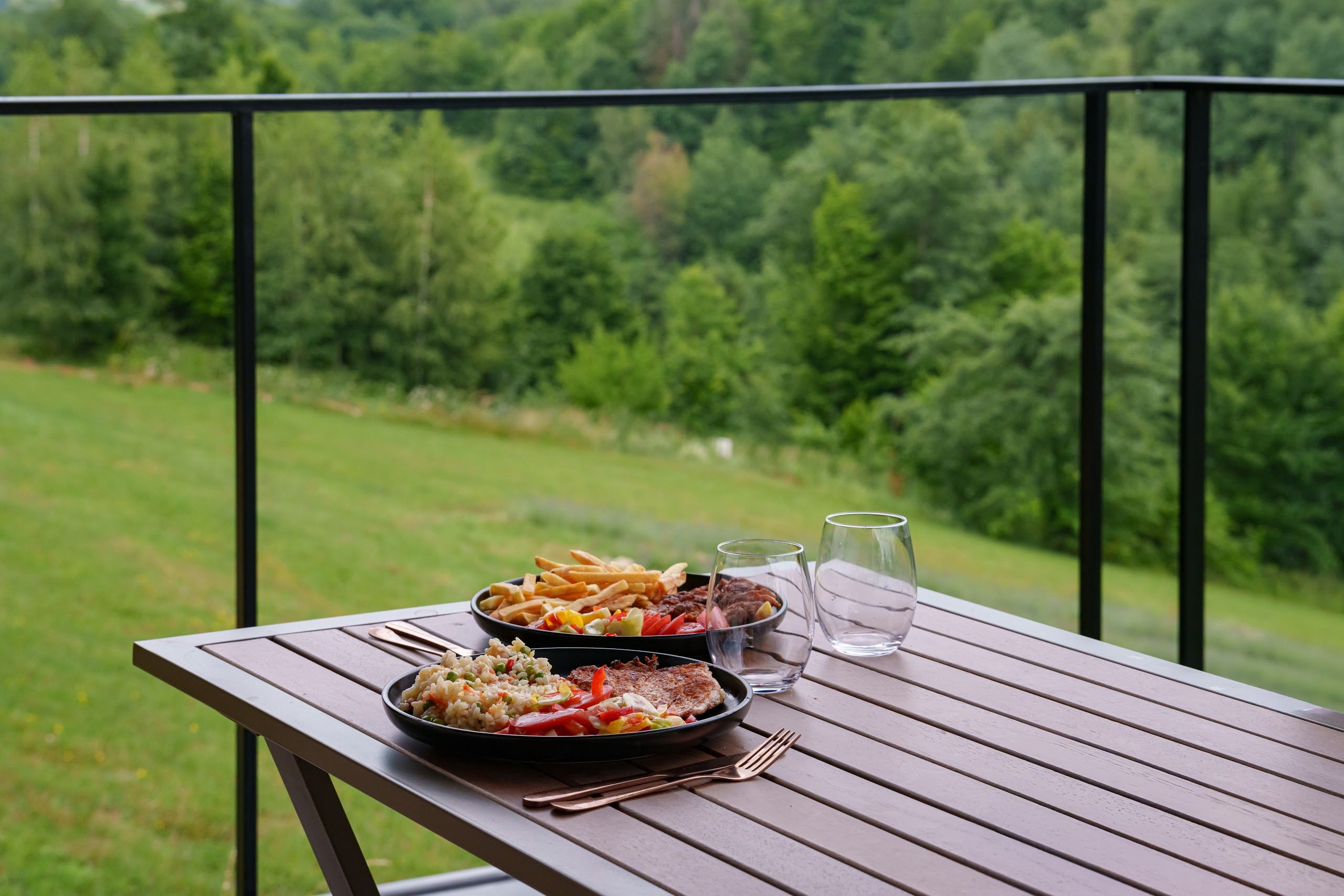 Meal served on the terrace with a view of the Apuseni forests
