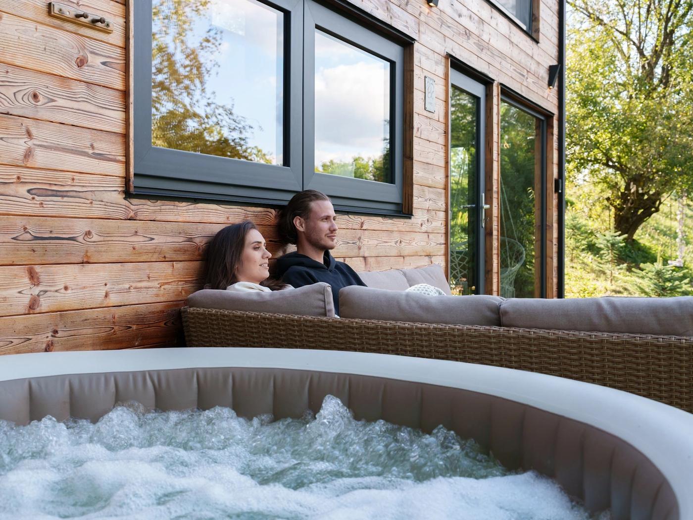 Private jacuzzi on terrace – Hypo Private jacuzzi on the panoramic terrace of Hypo cabin in Bihor