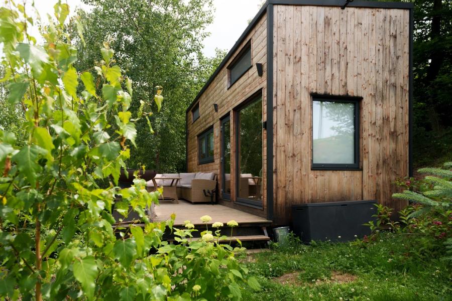 Exterior of the Hypo tiny house in summer, in the forest at Coniferis Retreat