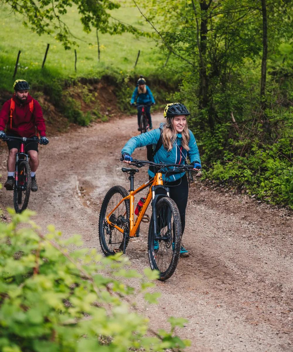 Bike and e-bike tours in Pădurea Craiului Two cyclists on a forest road in the Pădurea Craiului Mountains
