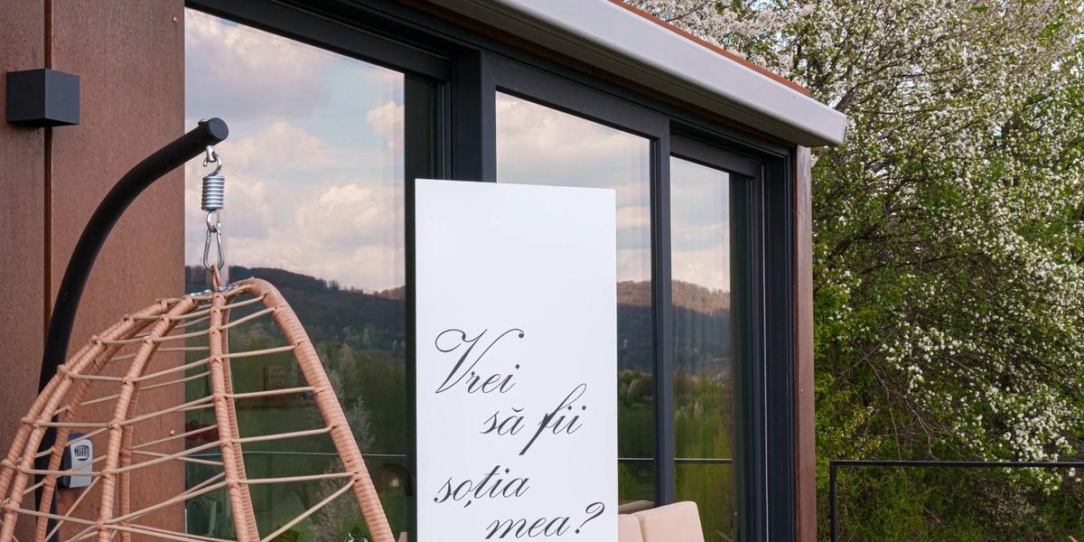 Marriage proposal on the terrace Marriage proposal on the terrace of a tiny house at Coniferis Retreat