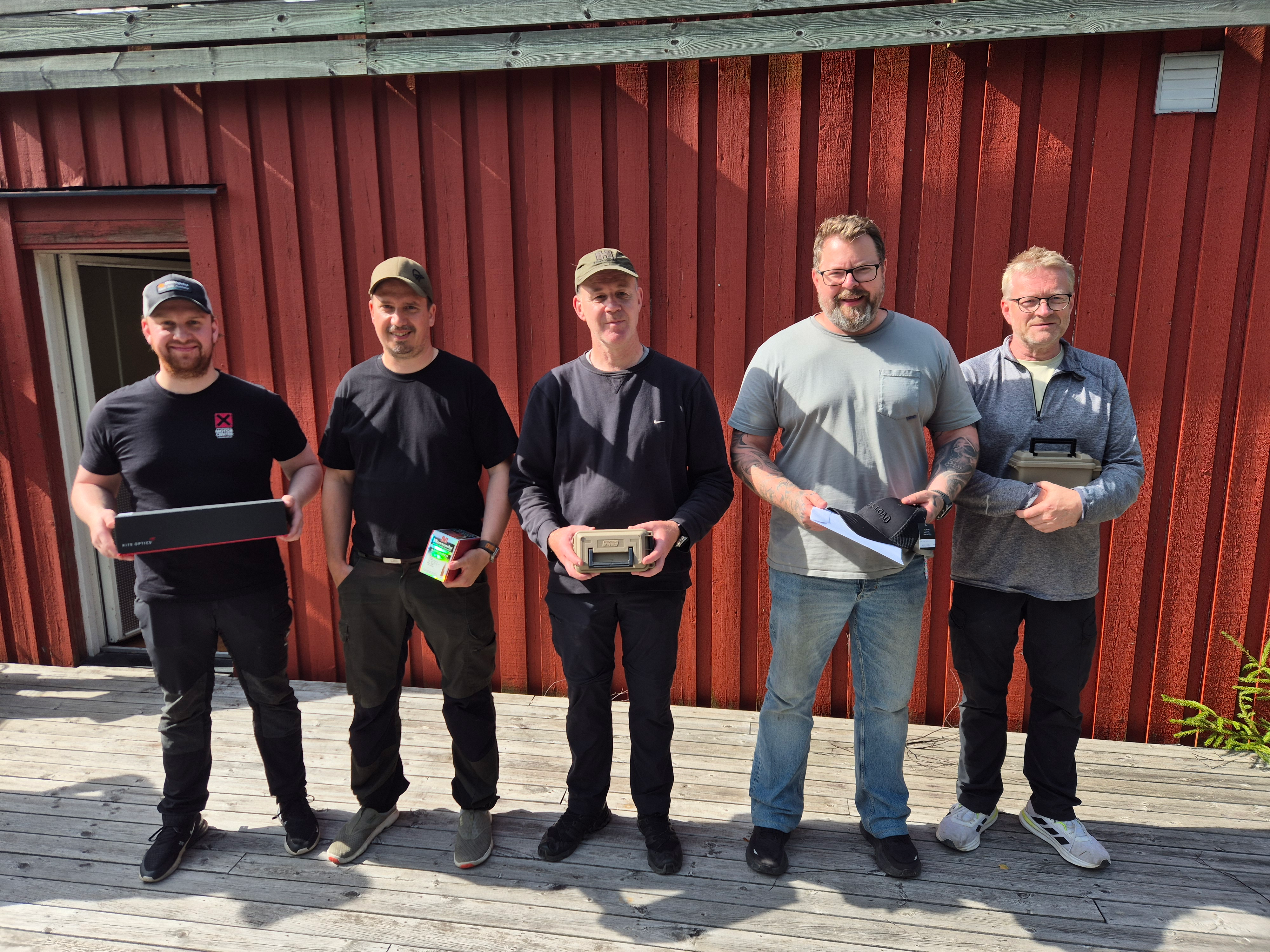 Prisutdelning efter UNL300/600 2026 vid klubbstugan på långhållsbanan
