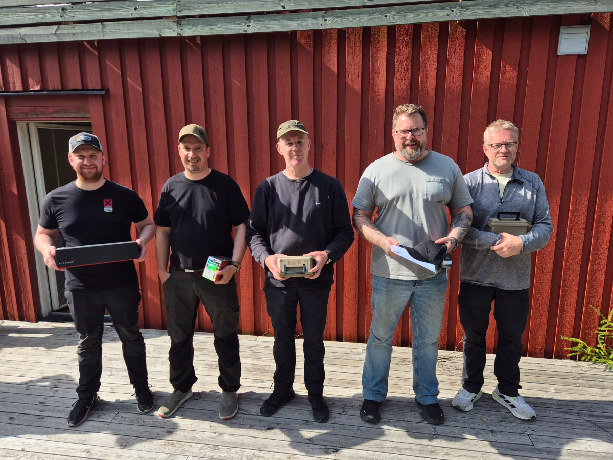Prisutdelning efter UNL300/600 2026 vid klubbstugan på långhållsbanan