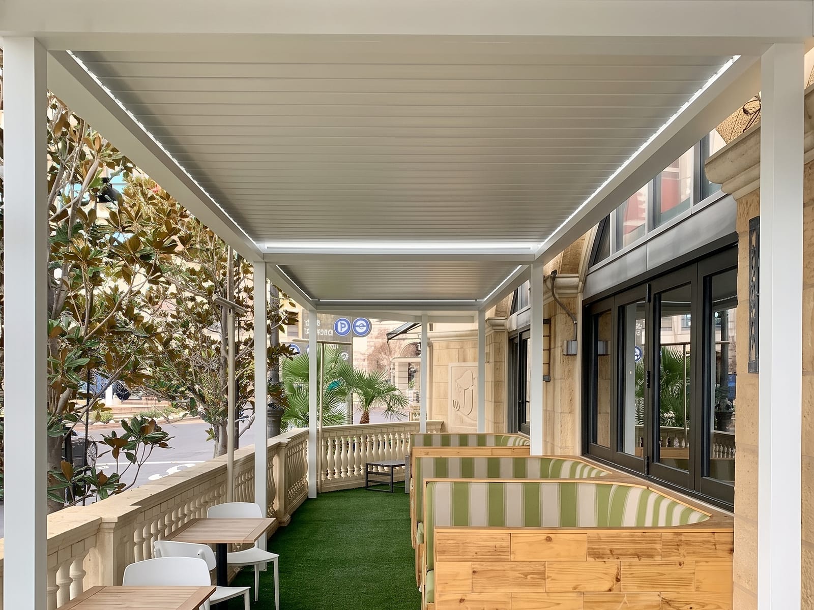 Quartz White louvered patio cover over a restaurant patio at Parkway Tavern, Las Vegas