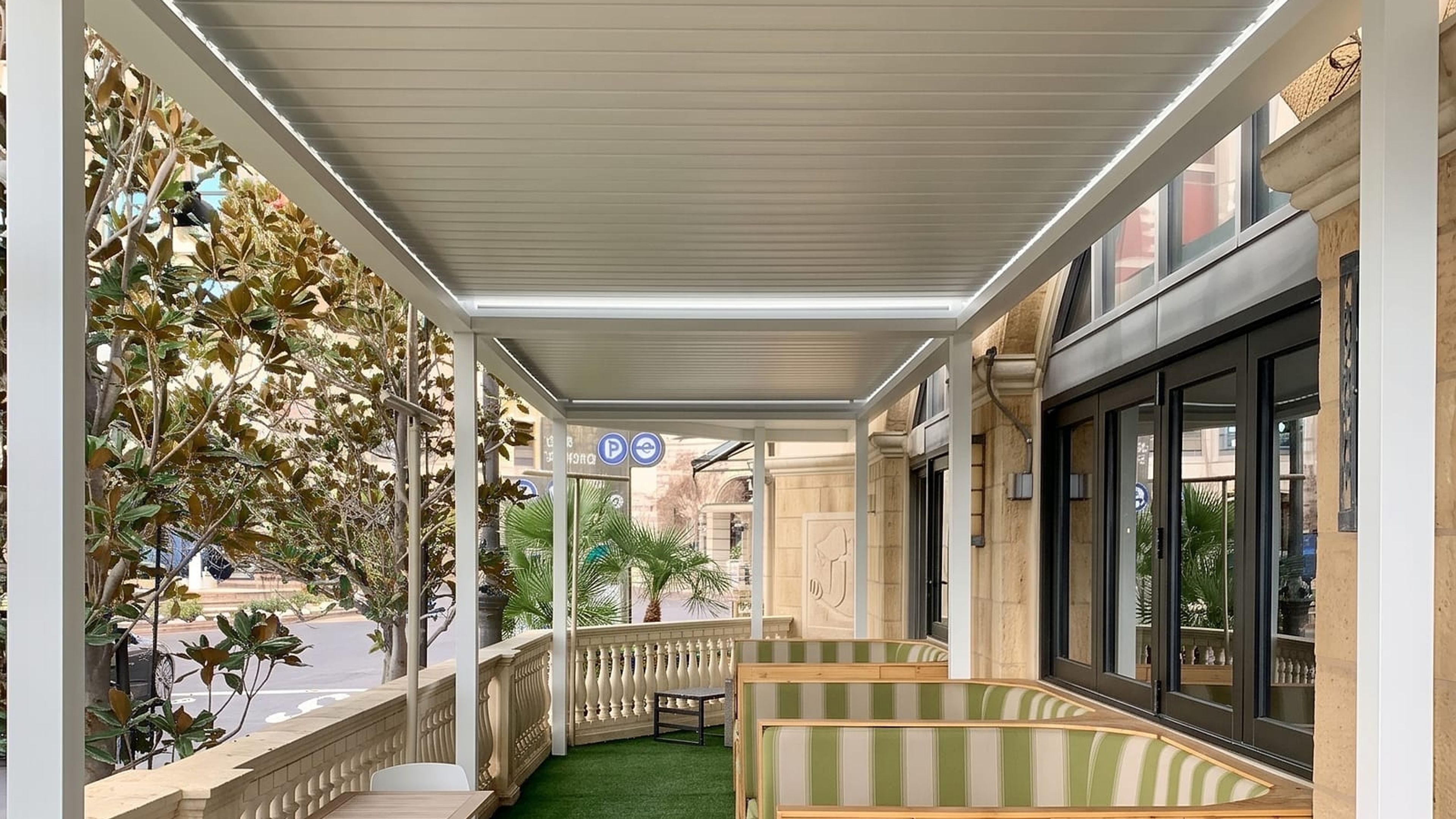 Quartz White louvered patio cover over a restaurant patio at Parkway Tavern, Las Vegas