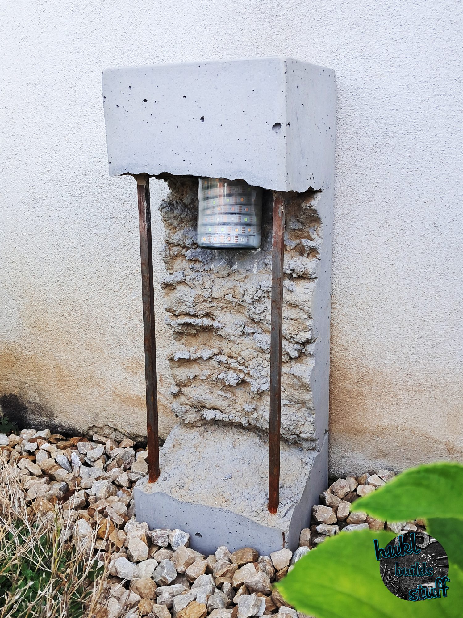 solar garden lamp made of conrete