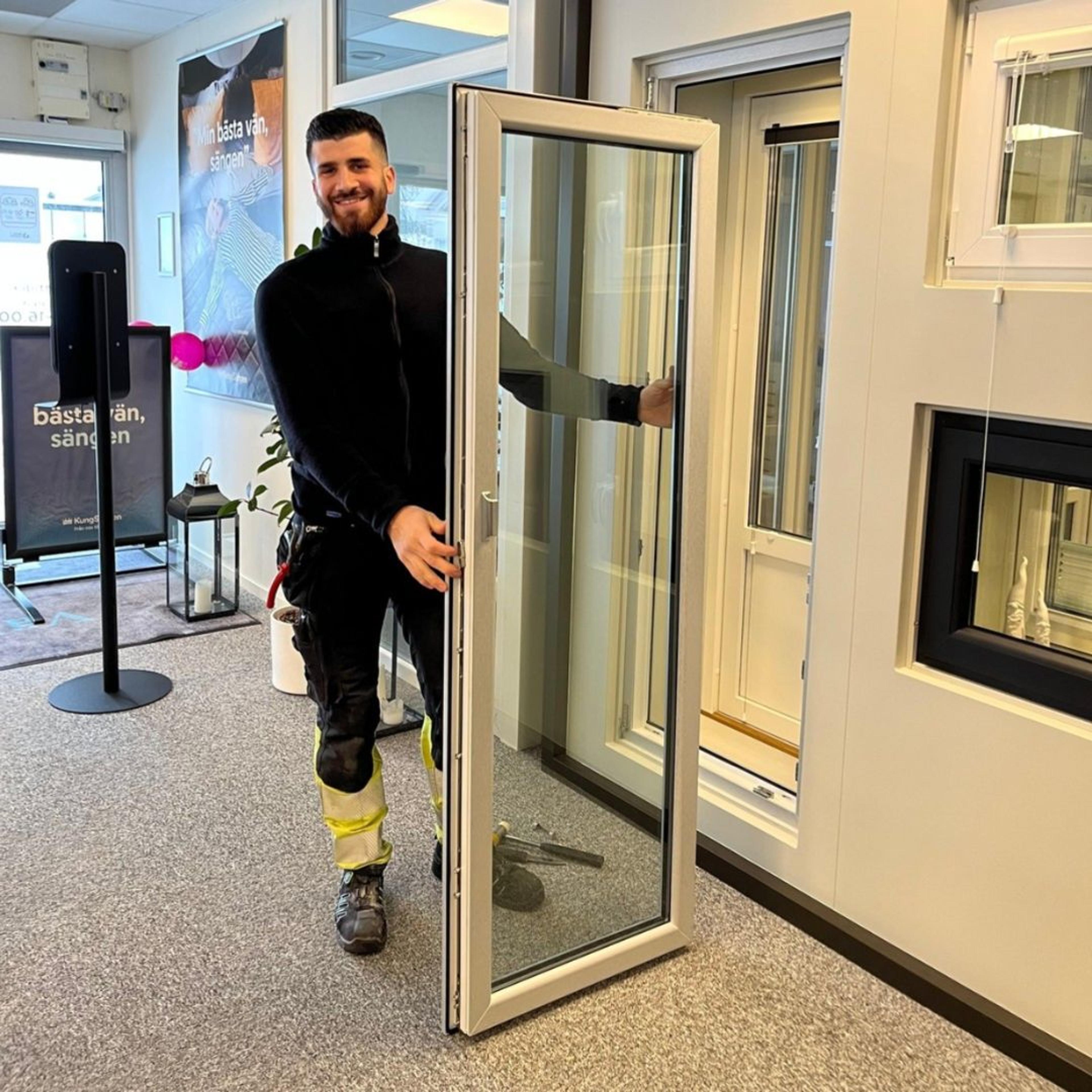 Bild på Ahmad från serviceteamet på Menta Fönster