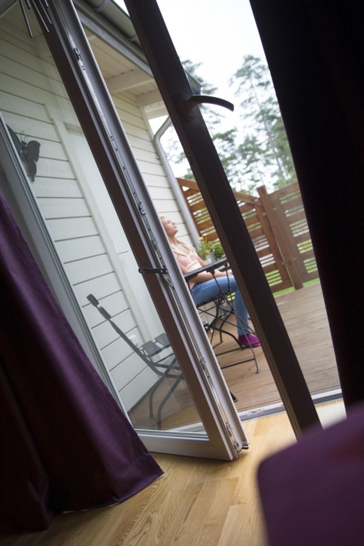 Pvc-dörrar med snabba leveranstider unika mått personlig service Altandörrar i underhållsfri PVC ut till altanen_c.jpg