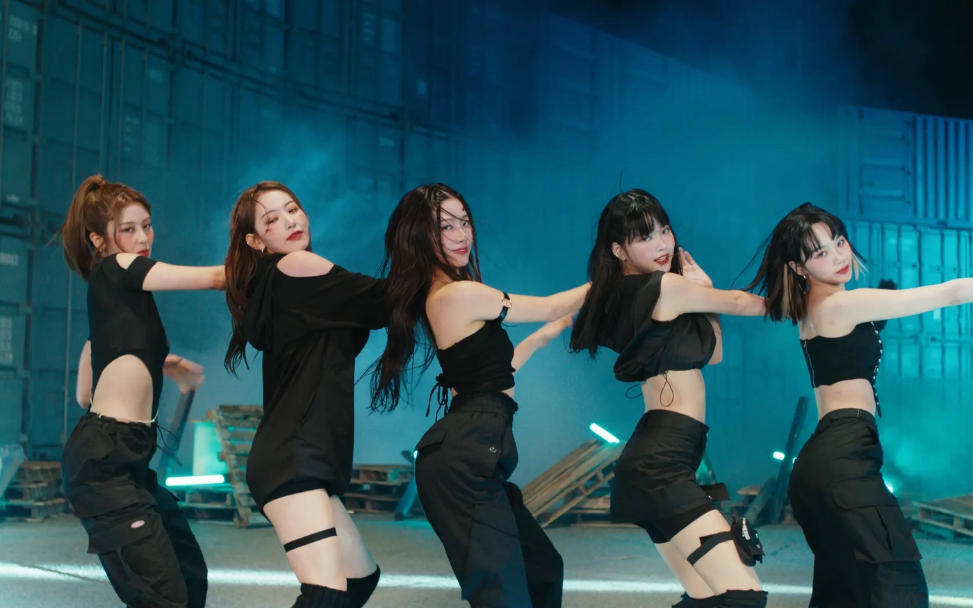 Le Sserafim Antifragile Performance Video