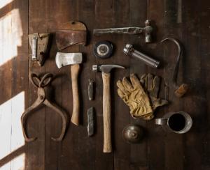 work-wood-construction-repair-hammer-equipment
