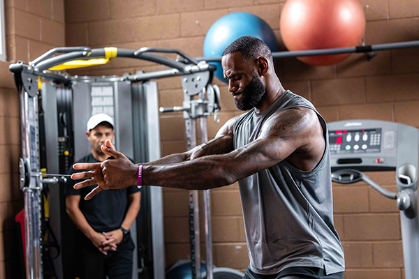 lebron james working out with mike mancias