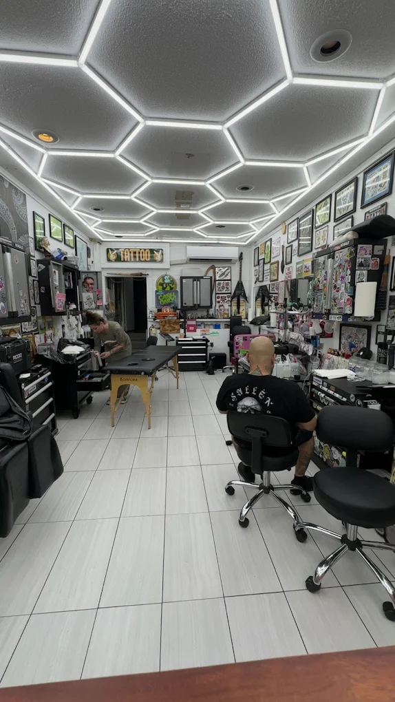 TNT Tattoo interior
