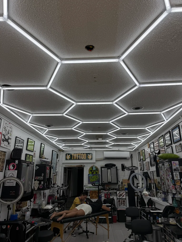 TNT Tattoo interior
